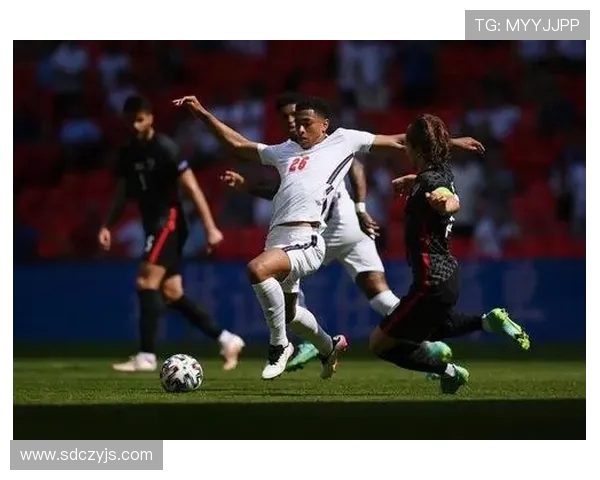 贝林厄姆:从青涩小将到足球场上的璀璨明星之路